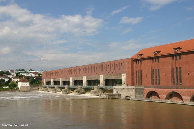 Waterkrachtcentrale in de Donau bij Passau